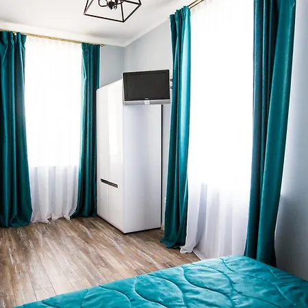 1 кімнатна подобово-погодинно вулиця залізнична 8 біля жд вокзалу Apartment Lviv