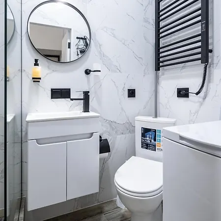 1 кімнатна подобово-погодинно біля жд вокзалу та костелу єлизавети