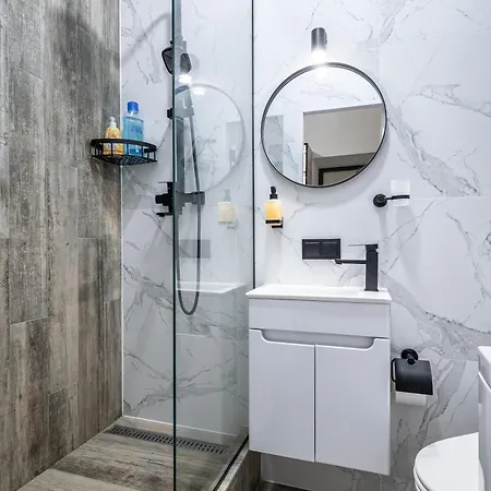 1 кімнатна подобово-погодинно біля жд вокзалу та костелу єлизавети 公寓 *