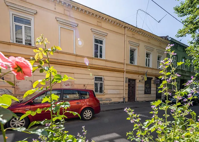 1 кімнатна подобово-погодинно біля жд вокзалу та костелу єлизавети *